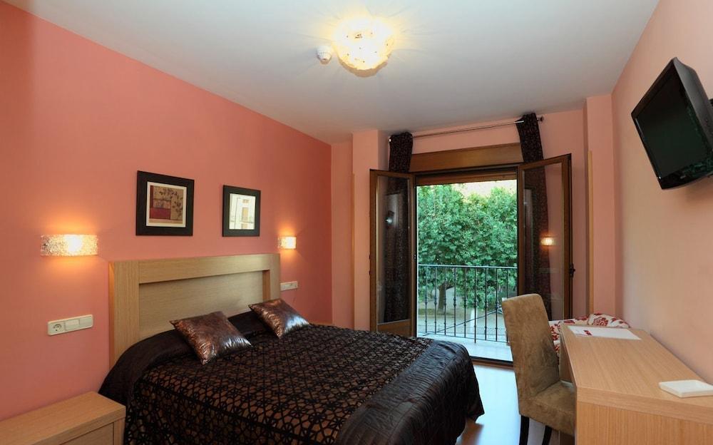 Hotel Hc Sigueenza Екстериор снимка