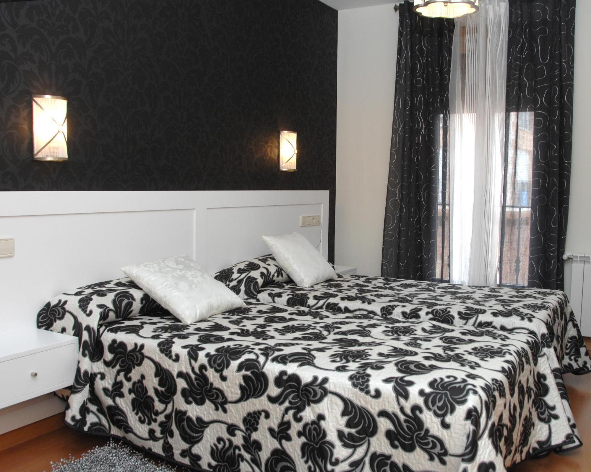 Hotel Hc Sigueenza Екстериор снимка