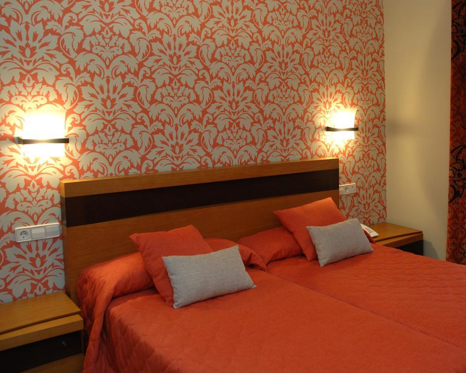 Hotel Hc Sigueenza Екстериор снимка